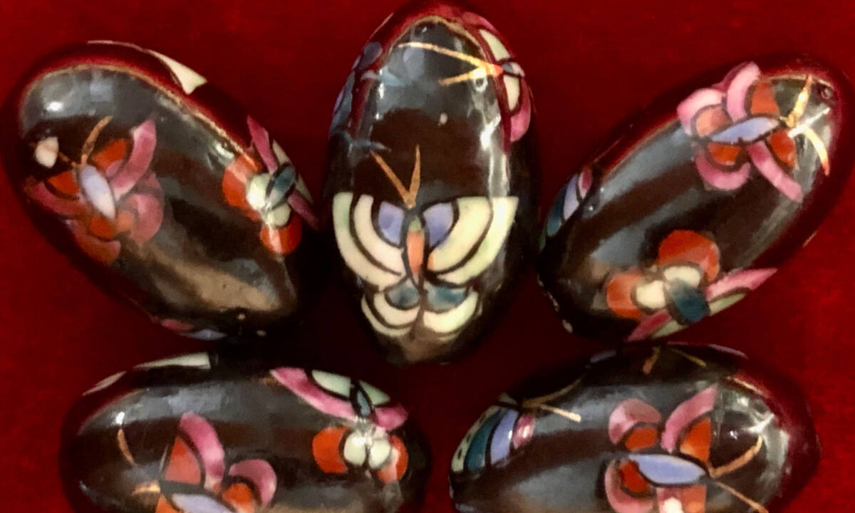 Φ 金粉磁ビーズ Φ　5玉で1単位　15㎜×25㎜楕円大玉　手作り　黒釉に縁起の六色蝶々紋様金粉縁取り　手芸　インテリア、園芸等材料に_画像5