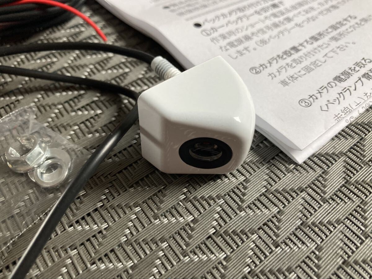 ★未使用品 動作確認済★垂直埋込取付 バックカメラリヤ用 白 ホワイト 12V ガイドライン付き 赤外線暗視高画質CCD 広角170°_画像2
