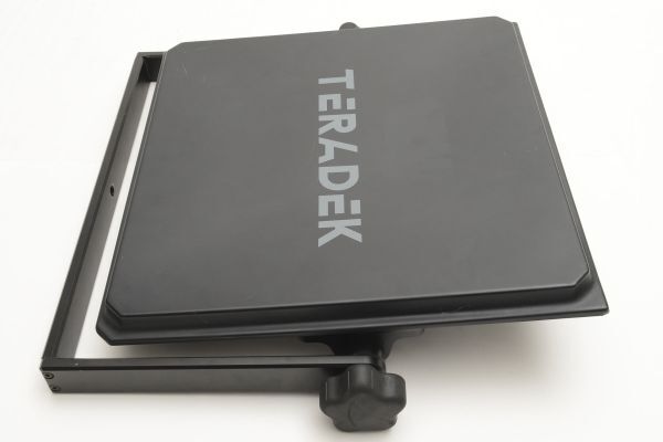 テラデック　TERADEK Bolt MultiPanel Antenna 3x 16dBi & 2x 14dBi #8487