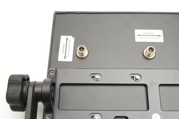 テラデック　TERADEK Bolt MultiPanel Antenna 3x 16dBi & 2x 14dBi #8487