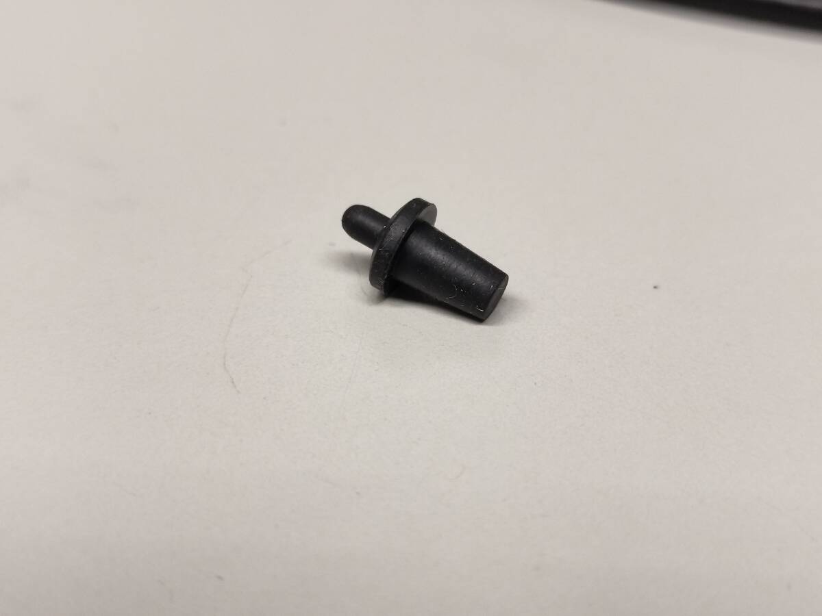 ステレオミニジャック シリコン 保護(hù)キャップ　ZALMAN PCケース付屬品　４コ