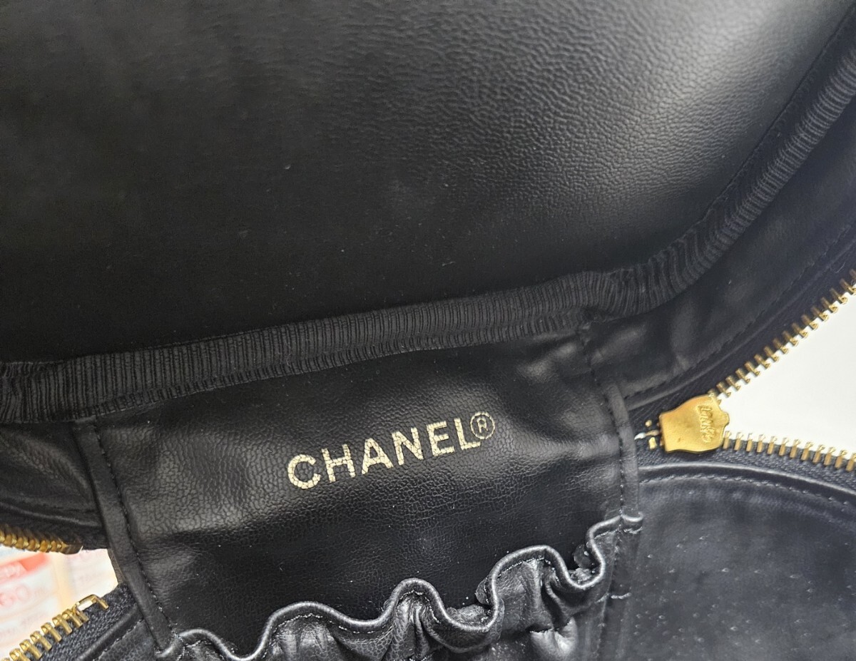 外観超美品 シャネル キャビアスキン バニティ ハンドバッグ 正規 黒 シールなし ☆_画像7