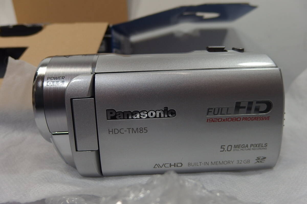◆未使用 Panasonic(パナソニック) 大容量32GB/SD 3MOS デジタルハイビジョンビデオカメラ HDC-TM85 シルバー 3D対応/強(qiáng)力手ぶれ防止
