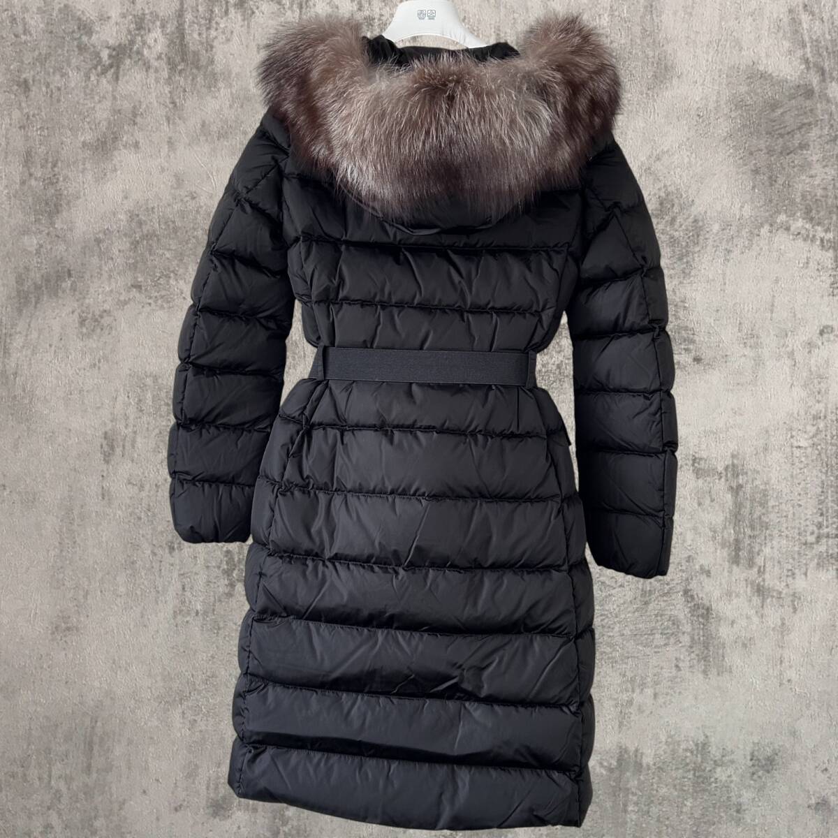 定価50万円!!☆新品未使用タグ付き☆ MONCLER KHLOE ダウンジャケット Foxfur TG4 Black Color XLサイズ_画像3