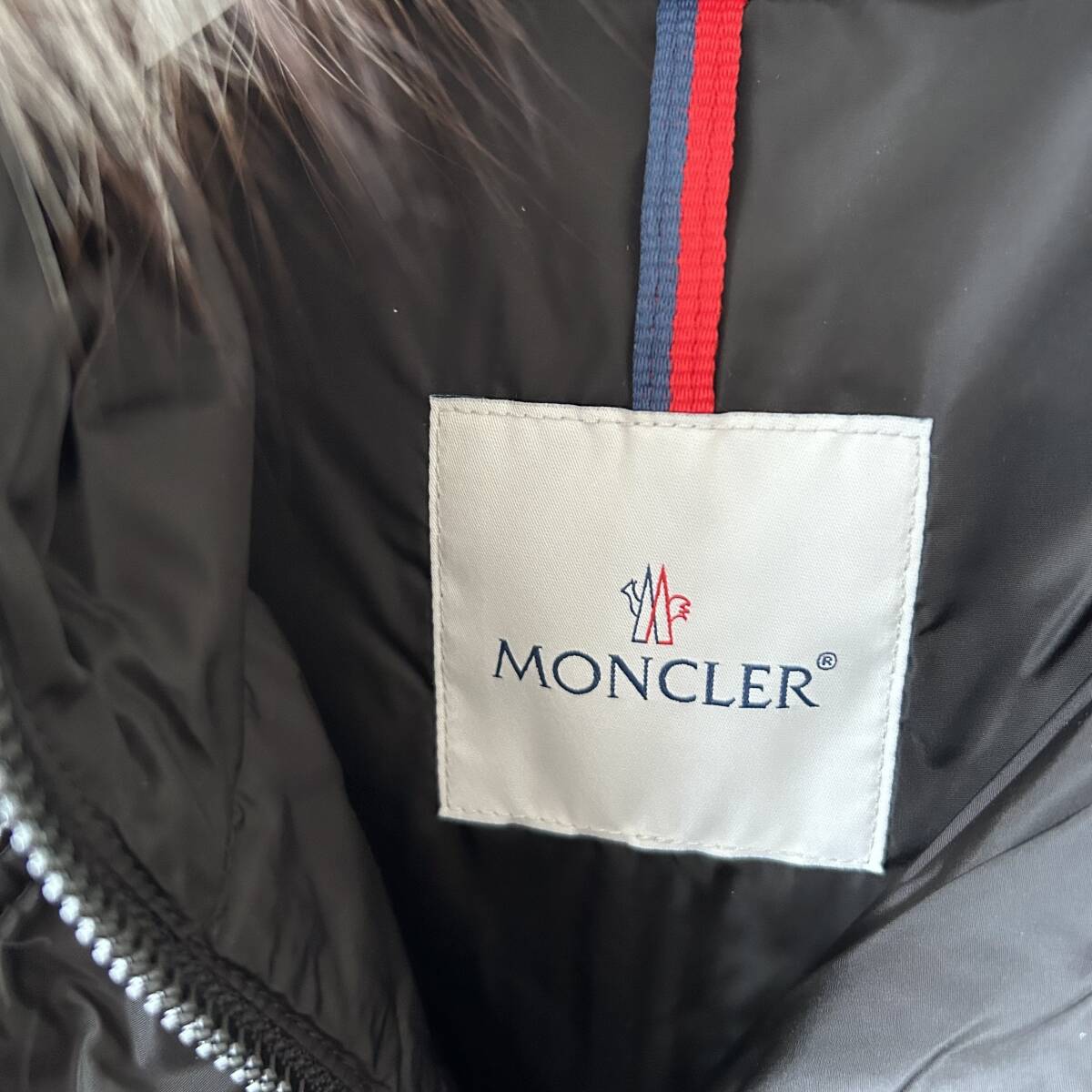 定価50万円!!☆新品未使用タグ付き☆ MONCLER KHLOE ダウンジャケット Foxfur TG4 Black Color XLサイズ_画像8