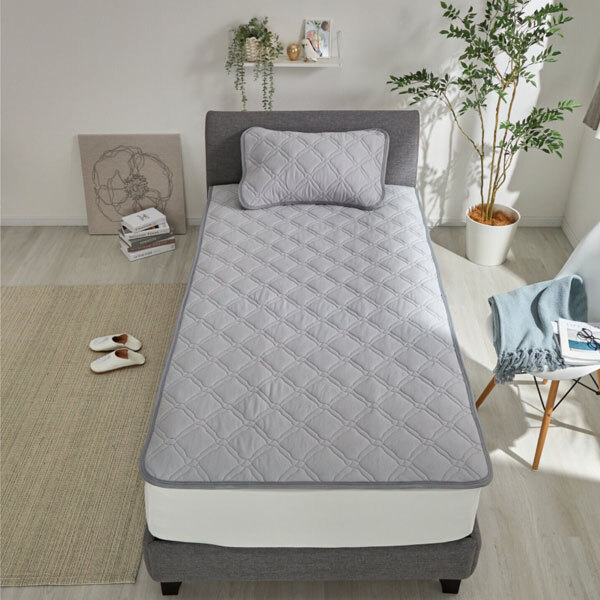 送料300円(稅込)■wb031■マジカルドライ 除濕?消臭敷きパッド シルキーシルバー 16390円相當(dāng)【シンオク】