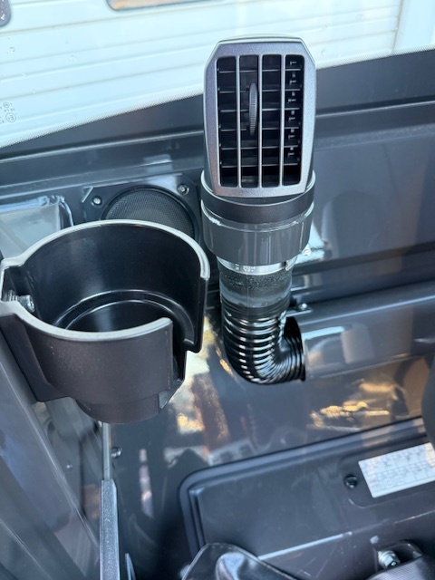 札幌 除雪機 タイヤショベル ホイールローダー 日立 ヒタチ 2023年 ZW30-5B 70アワー スパイク キャビン除雪仕様 ヒーター 前後LED作業灯_画像10