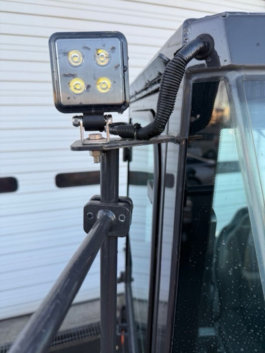 札幌 除雪機 タイヤショベル ホイールローダー 日立 ヒタチ 2023年 ZW30-5B 70アワー スパイク キャビン除雪仕様 ヒーター 前後LED作業灯_画像4