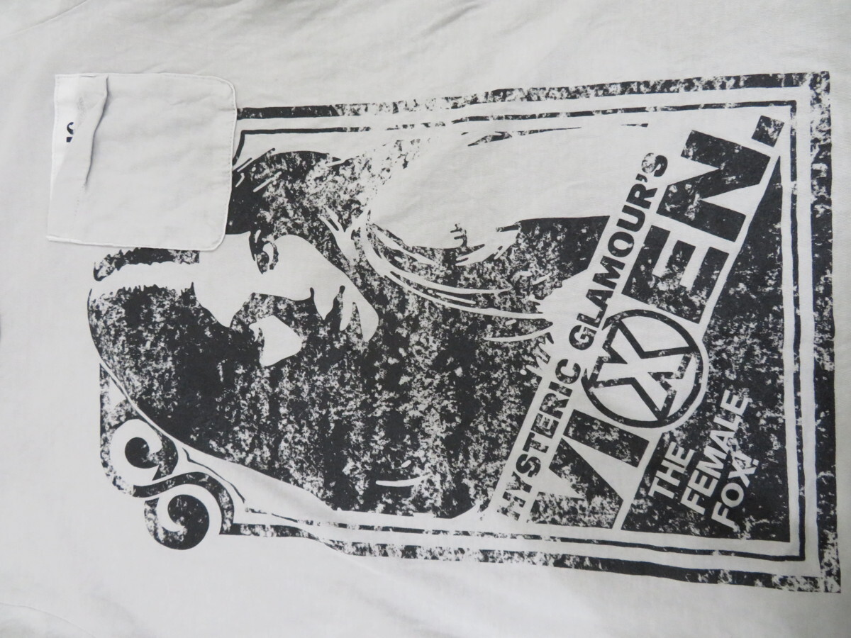 〔COLOURS〕 ガール柄Ｔシャツ■ポケット付き■ねじれ加工■斜行デザイン■グレー×黒×白■HYSTERIC GLAMOUR