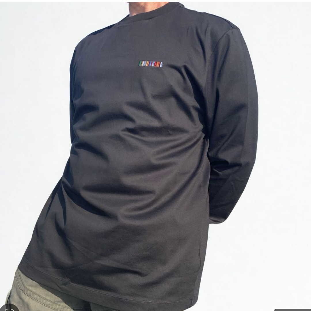 PaulSmith ポールスミスSignature Stripe Bar 代表的ストライプバー 黒いロンT X-LARGE 張りある素材 メンズ100%綿 おしゃれなカジュアル