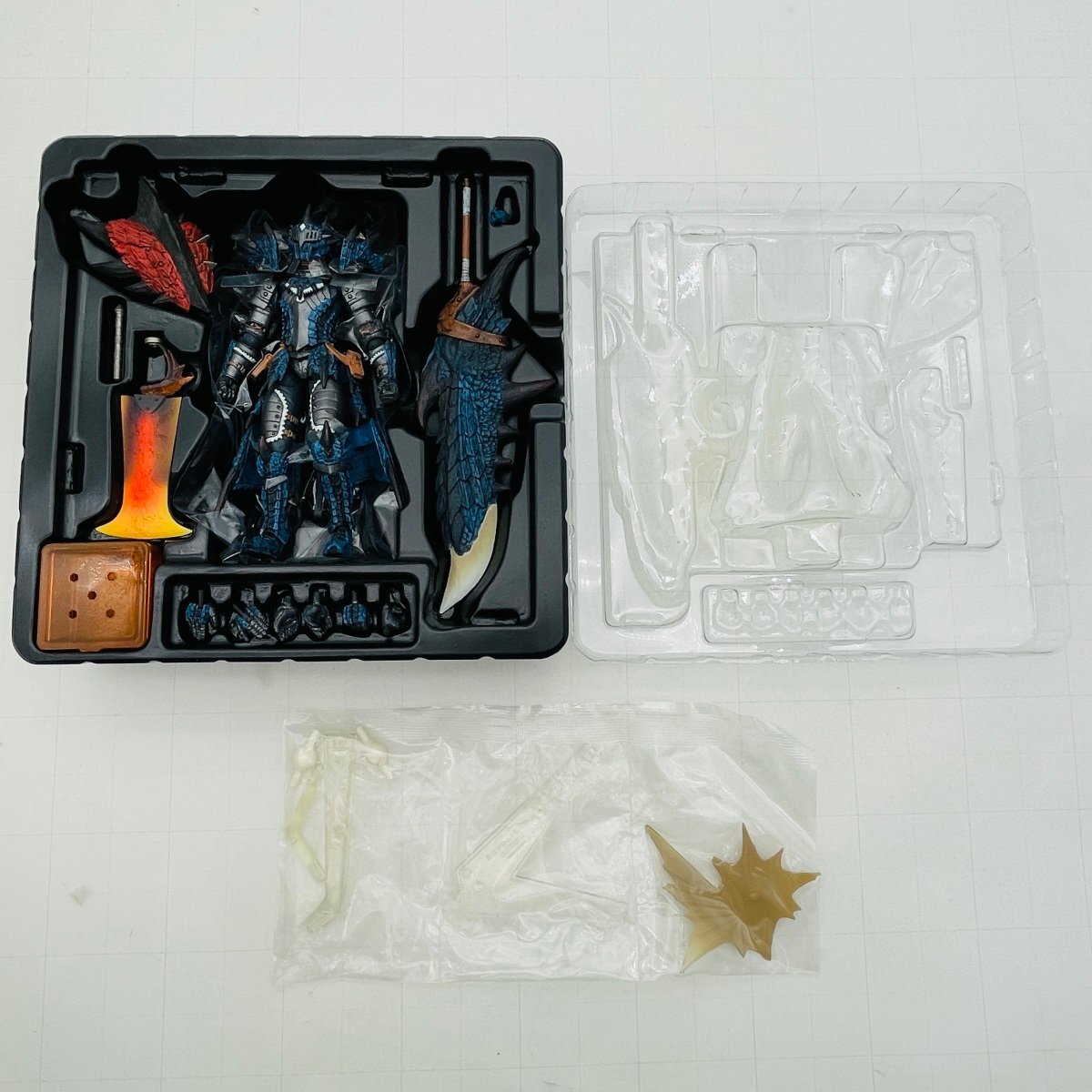 中古品 海洋堂 リボルテックヤマグチ 123 モンスターハンター ハンター男剣士 レウスシリーズ リオソウル