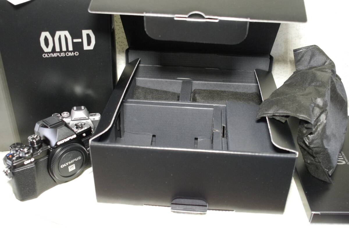OLYMPUS OM-D E-M10 Mark II EZダブルズームキット ブラック