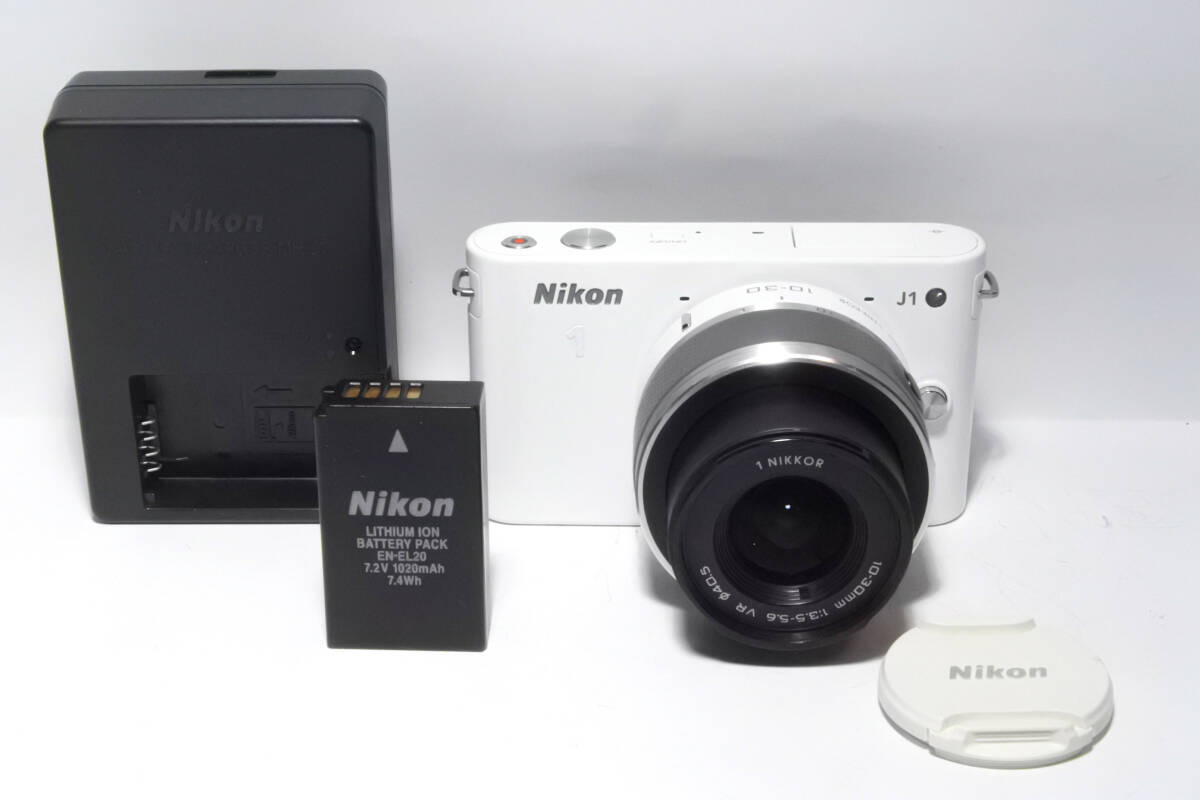 美品☆Nikon1 J1 +ズームレンズ付+バッテリー+充電器付き☆★