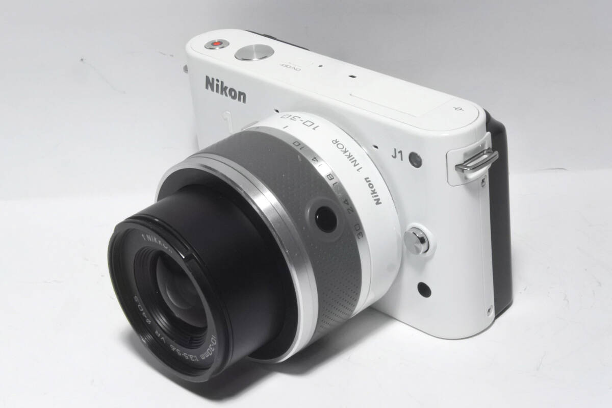 美品☆Nikon1 J1 +ズームレンズ付+バッテリー+充電器付き☆★