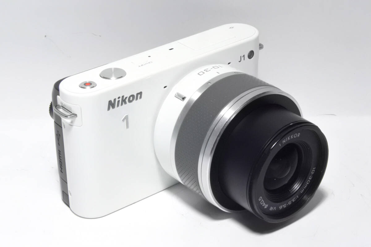 美品☆Nikon1 J1 +ズームレンズ付+バッテリー+充電器付き☆★