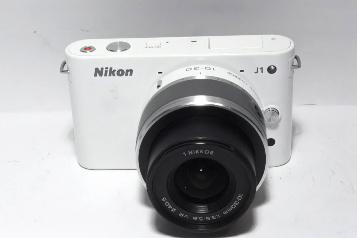 美品☆Nikon1 J1 +ズームレンズ付+バッテリー+充電器付き☆★