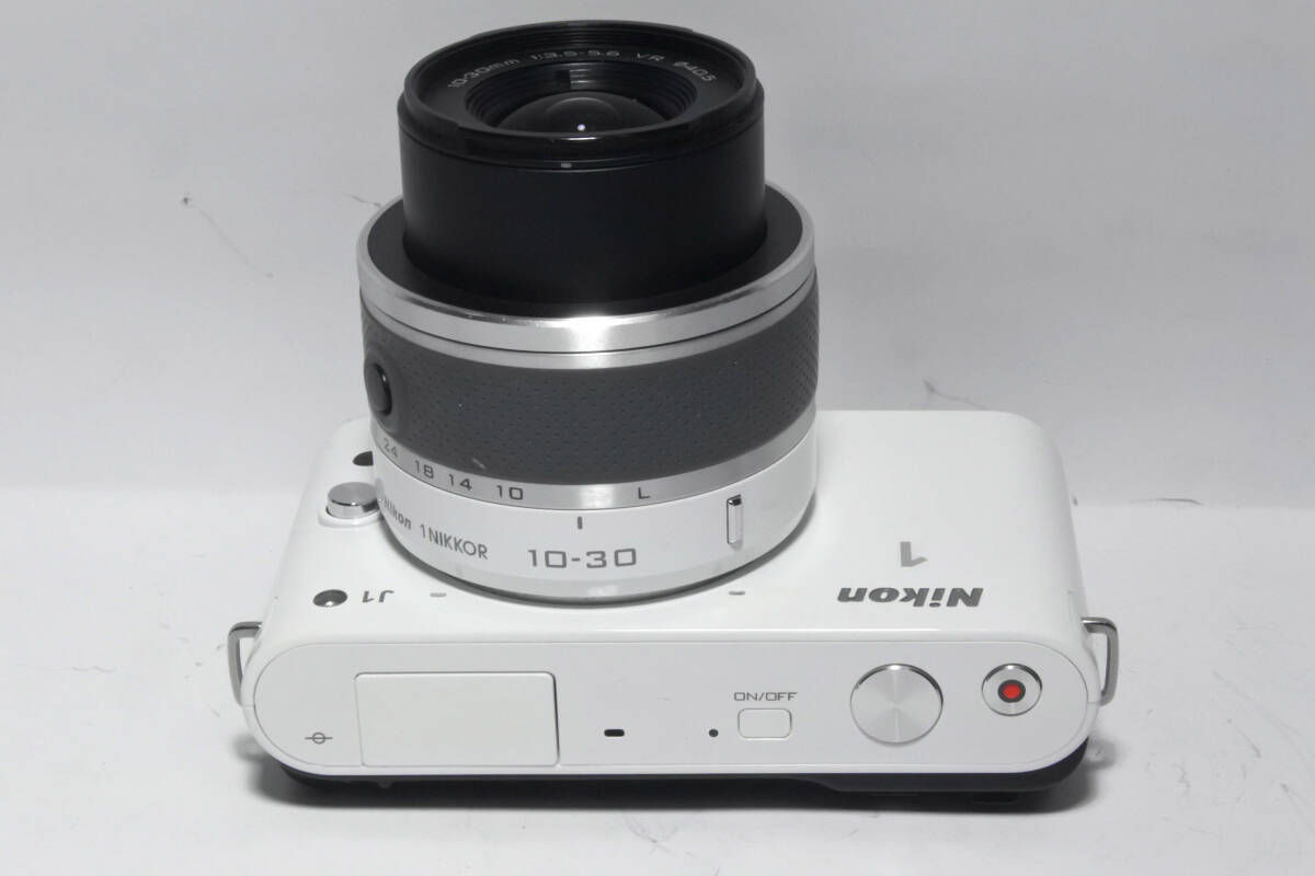 美品☆Nikon1 J1 +ズームレンズ付+バッテリー+充電器付き☆★