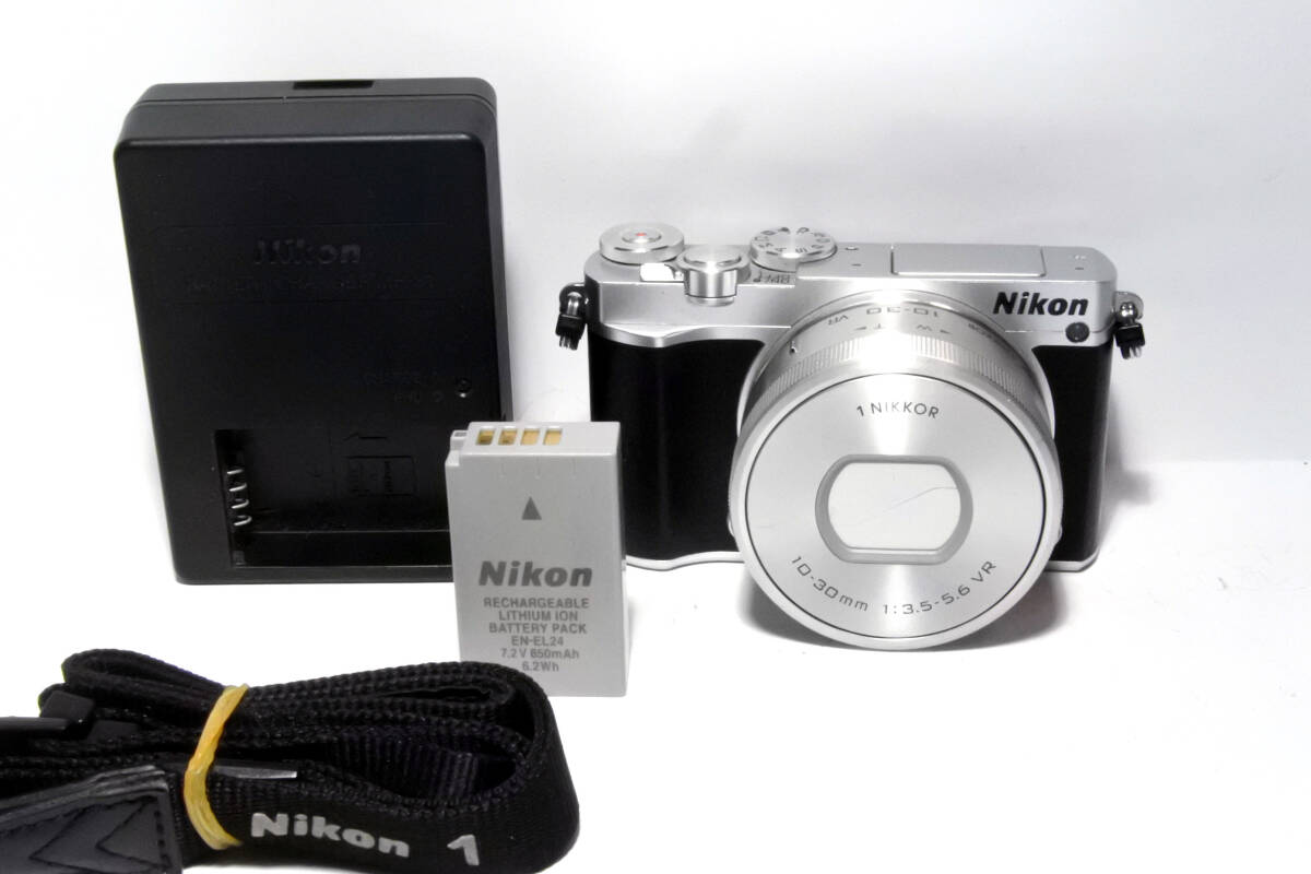 ☆Nikon1 J5 +PD-ZOOMレンズ+バッテリー+充電器付き☆★
