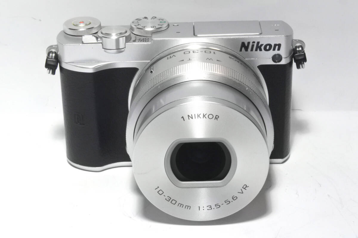 ☆Nikon1 J5 +PD-ZOOMレンズ+バッテリー+充電器付き☆★
