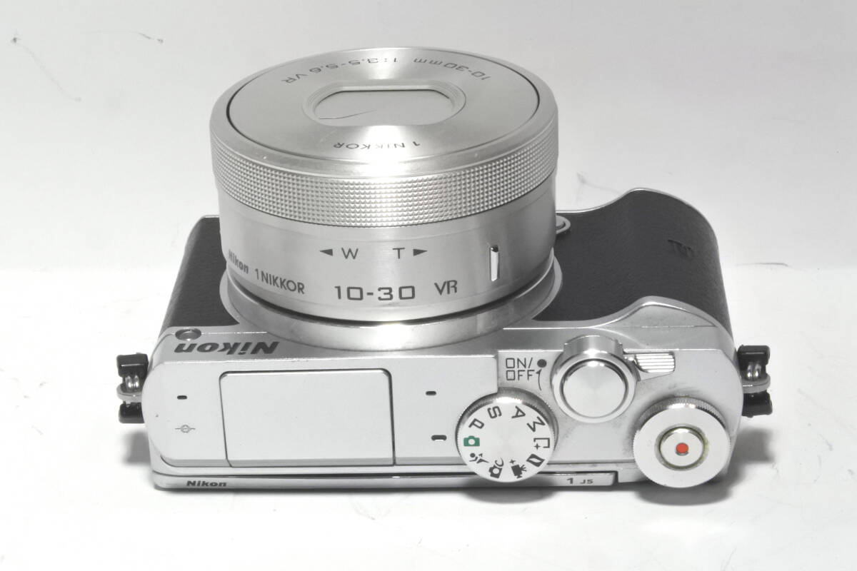 ☆Nikon1 J5 +PD-ZOOMレンズ+バッテリー+充電器付き☆★