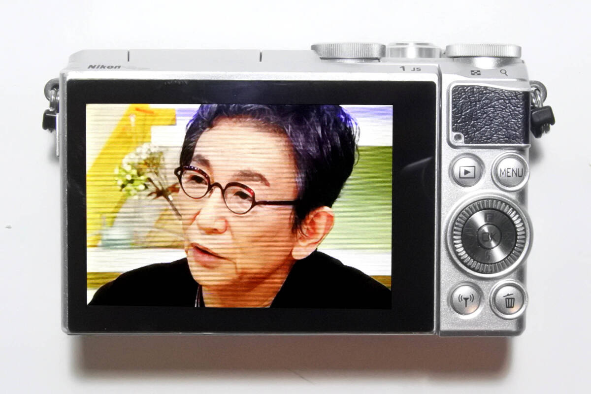 ☆Nikon1 J5 +PD-ZOOMレンズ+バッテリー+充電器付き☆★