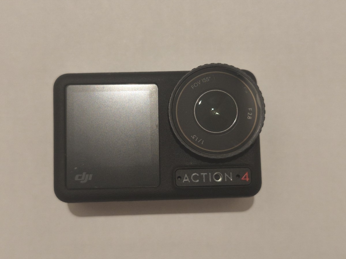 【送料無料/美品】dji OSMO ACTION 4/SDカード付/オズモアクション4 アドベンチャーコンボ