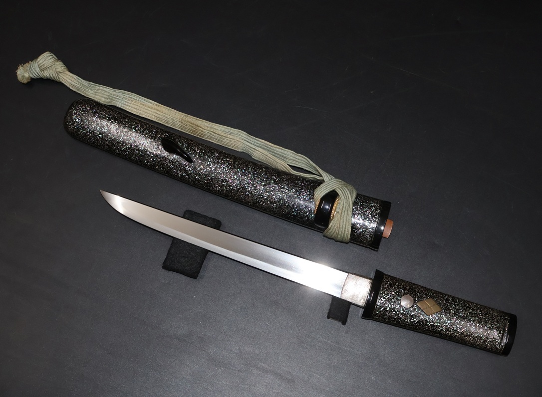 短刀 21.0cm 平造り 拵え付き 日刀保認定書『無名(氷心子秀世)』 ※所有者変更届出書と宛先印刷済封筒が付属します※_画像1