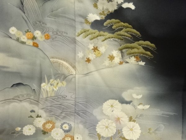 ys7536139; 宗sou 錦紗松菊模様刺繍留袖(比翼付き)【アンティーク】【着】_画像4