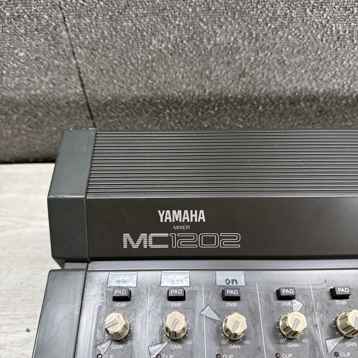 JZ-972 激安 YAMAHA MIXER MC1202 通電、電源OK 中古現状品 ※3回再出品で処分_画像2