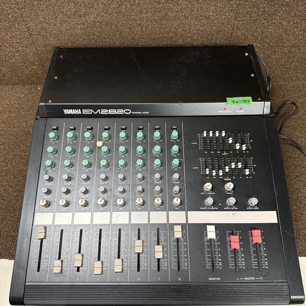 JZ-189 激安 YAMAHA EM2820 POWERED MIXER ミキサー 通電、電源OK 中古現状品 ※3回再出品で処分_画像1