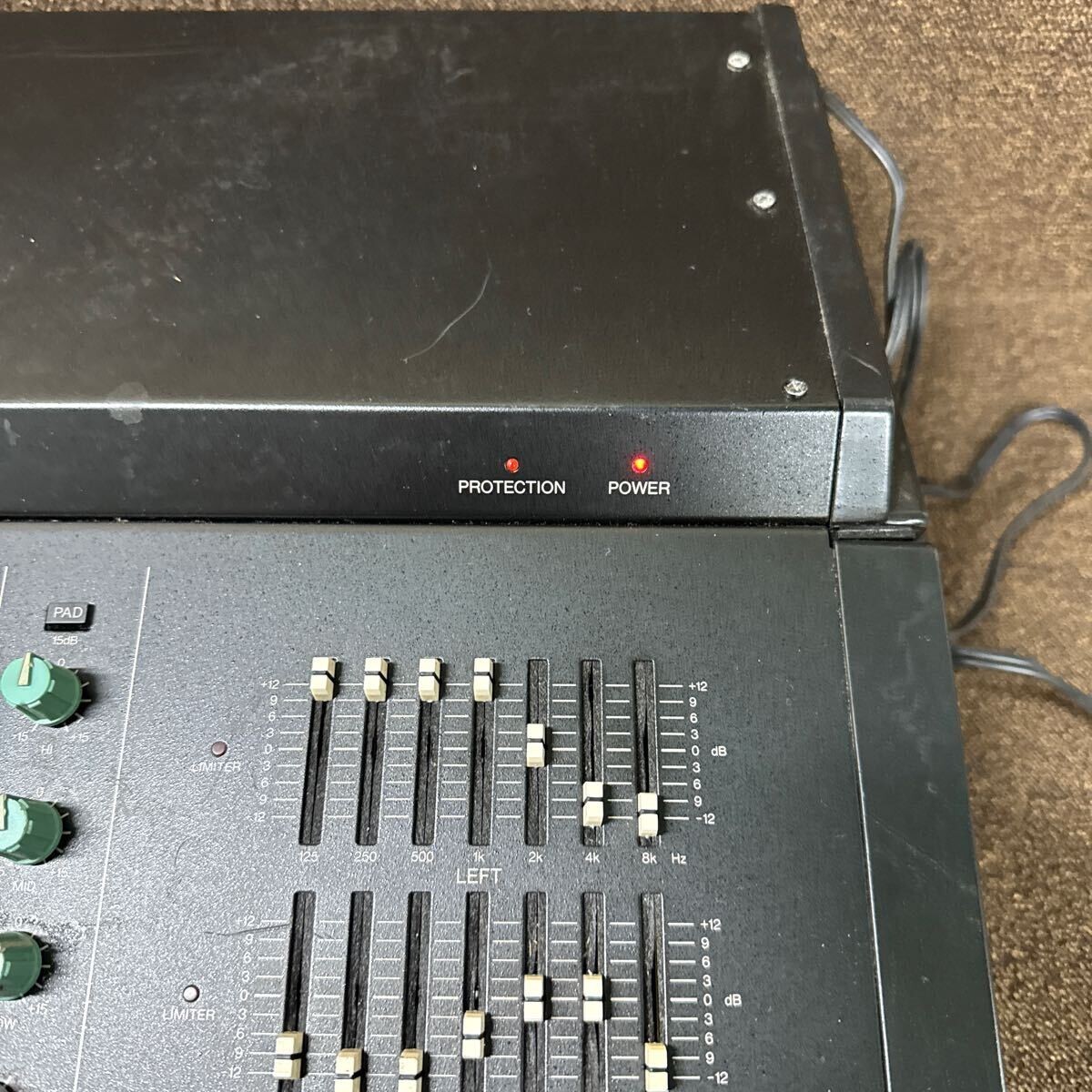 JZ-189 激安 YAMAHA EM2820 POWERED MIXER ミキサー 通電、電源OK 中古現状品 ※3回再出品で処分_画像2