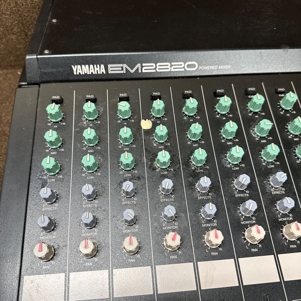 JZ-189 激安 YAMAHA EM2820 POWERED MIXER ミキサー 通電、電源OK 中古現状品 ※3回再出品で処分_画像3