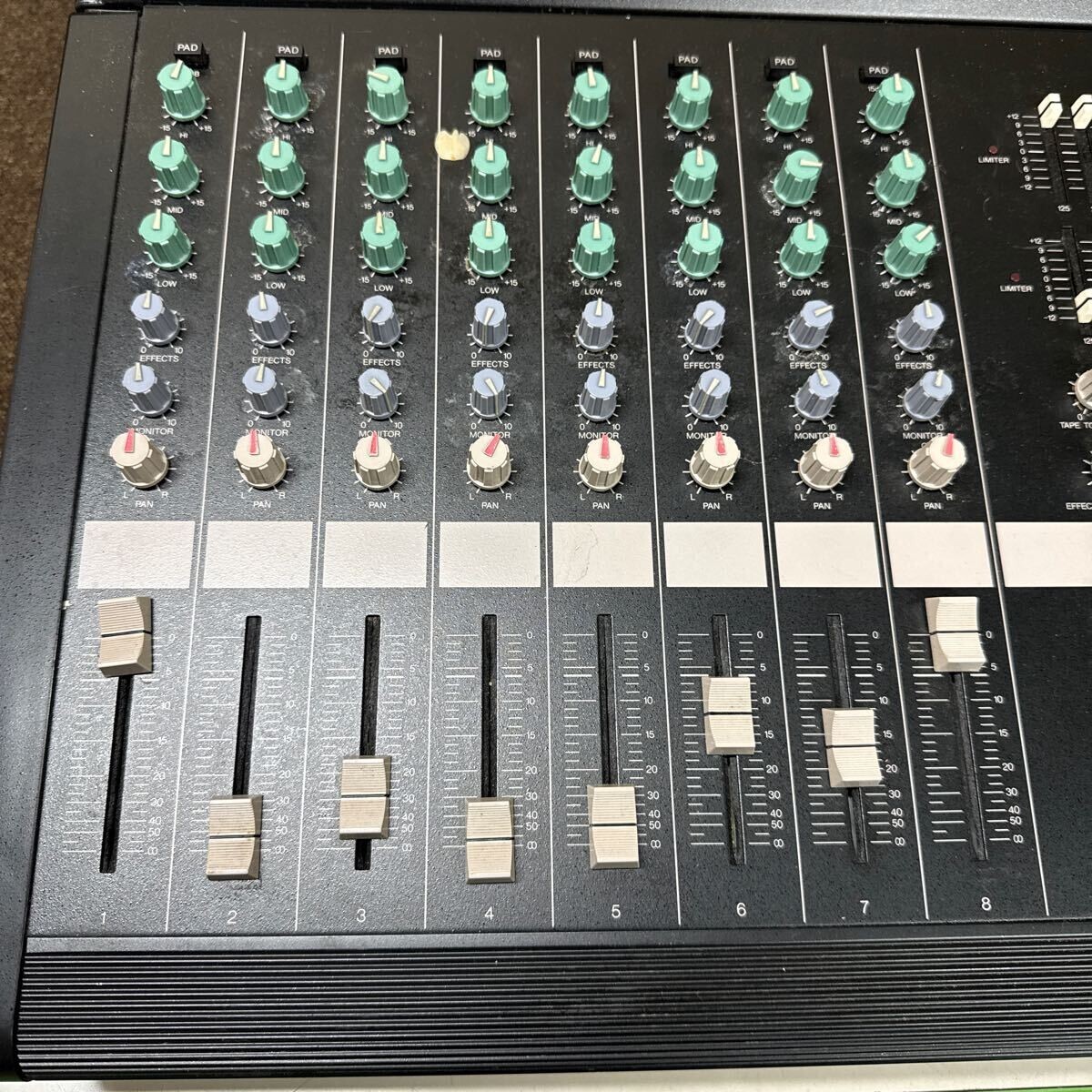 JZ-189 激安 YAMAHA EM2820 POWERED MIXER ミキサー 通電、電源OK 中古現状品 ※3回再出品で処分_画像4
