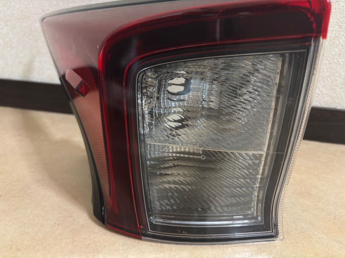 プリウス 50系 左テールランプ ICHIKOH 47-111 ZVW51/ZVW55 PRIUS番(A011)_画像2