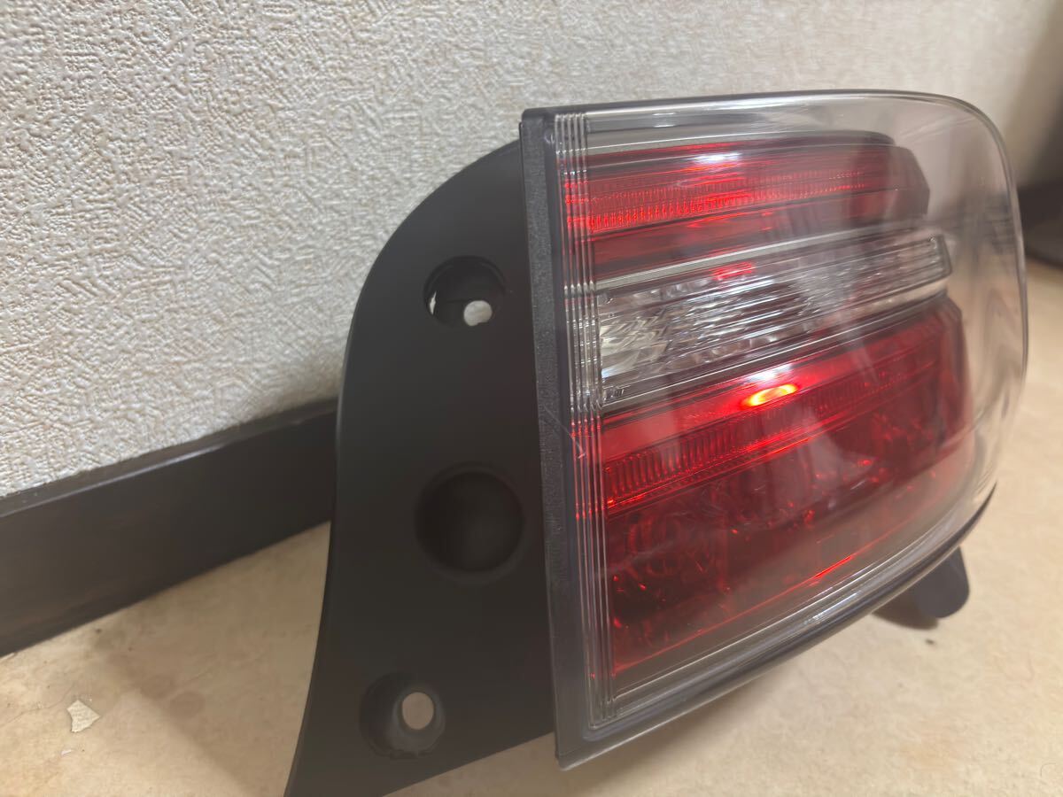 トヨタ サイ AZK10 右テールライト テールランプ KOITO 75-16 番A025_画像5