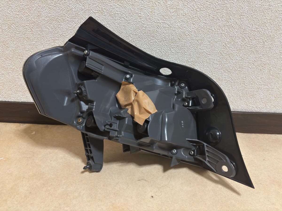 トヨタ サイ AZK10 右テールライト テールランプ KOITO 75-16 番A025_画像10