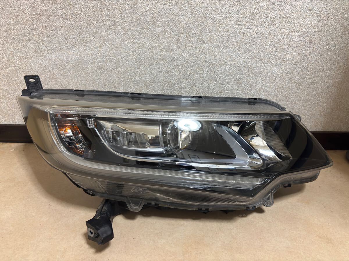 ホンダ　フリード　GB5　右　ヘッドライト　STANLEY W2172_画像1