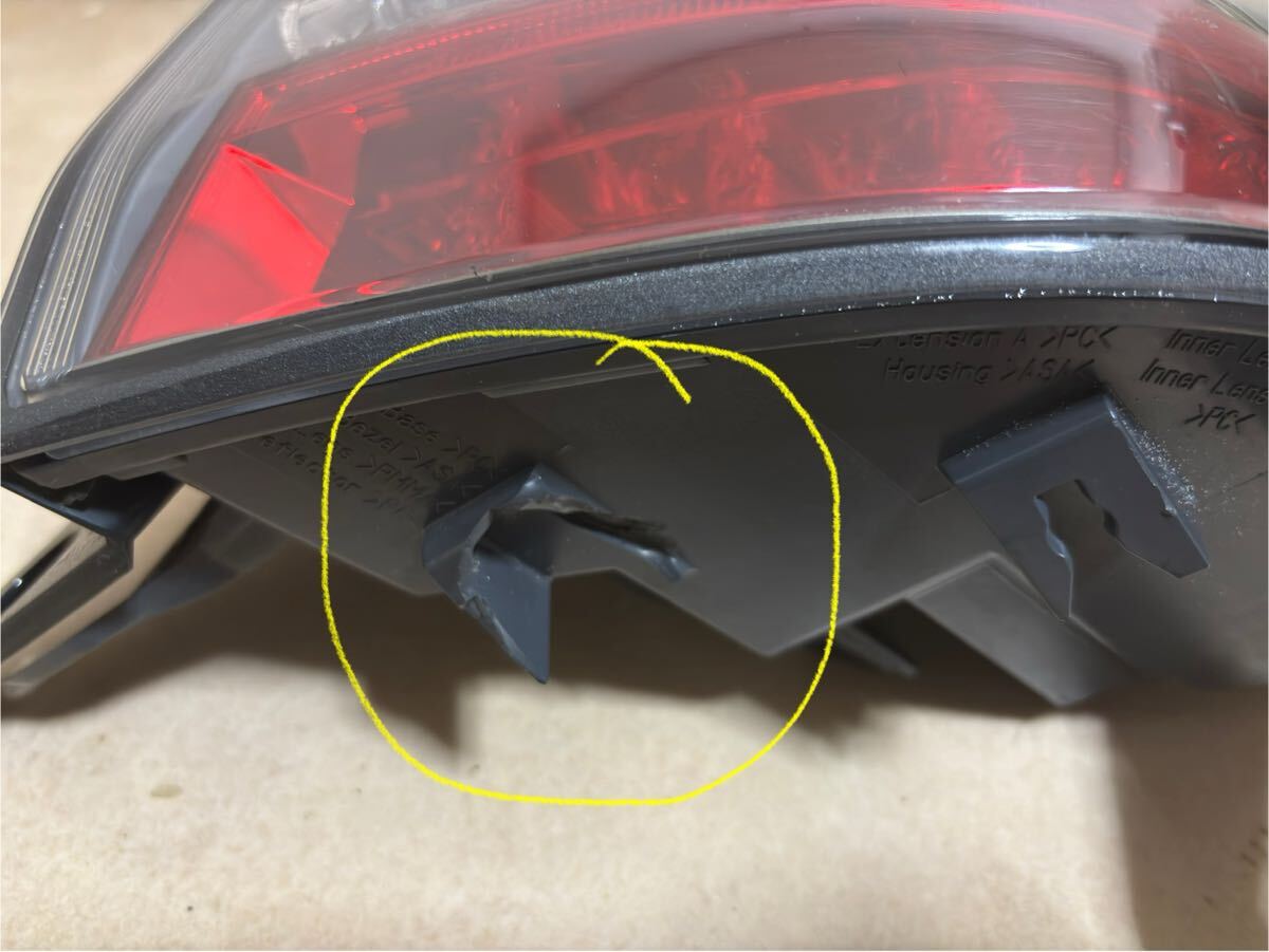トヨタ サイ AZK10 右テールライト テールランプ KOITO 75-16 番A025_画像9