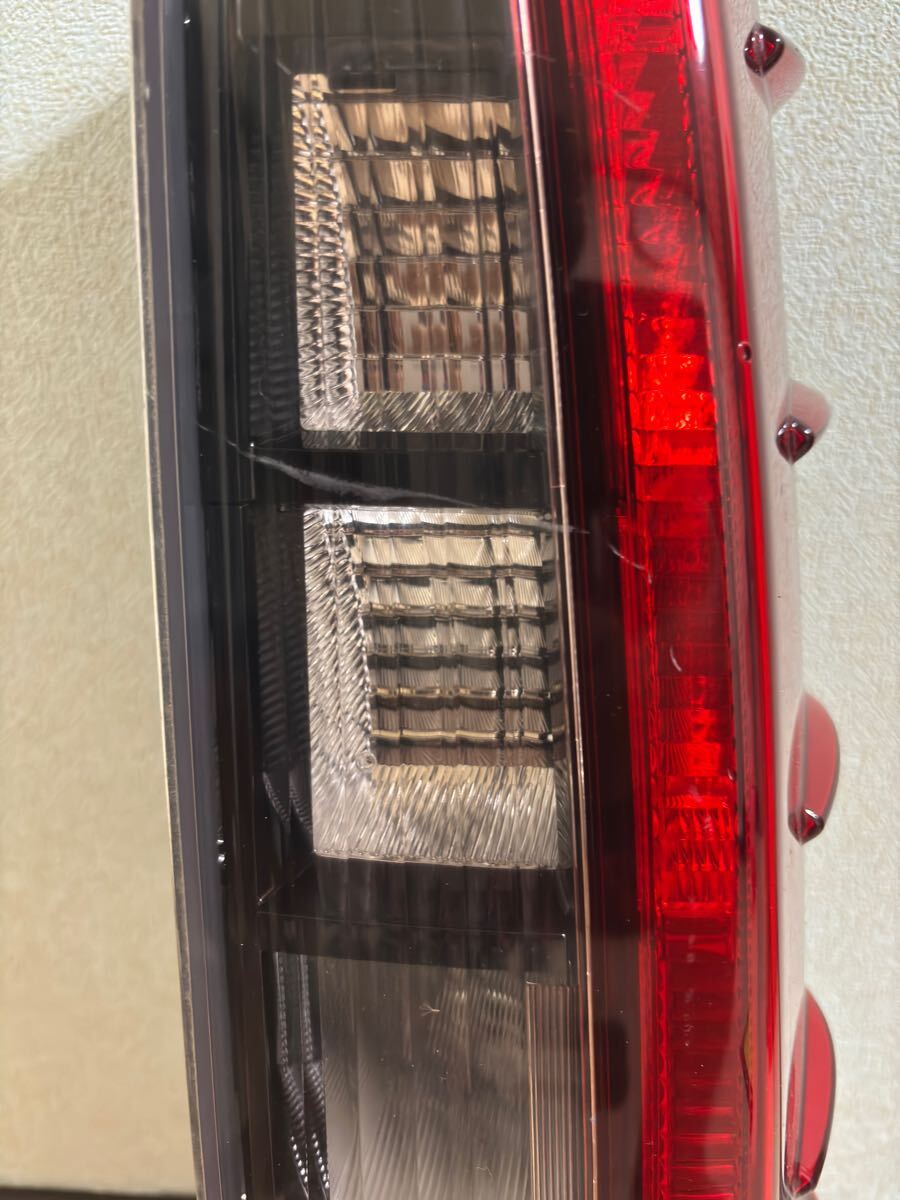 ノア/エスクァイア　ZRR80/ZWR80 テールライト　左　KOITO 28-231　番A018_画像3