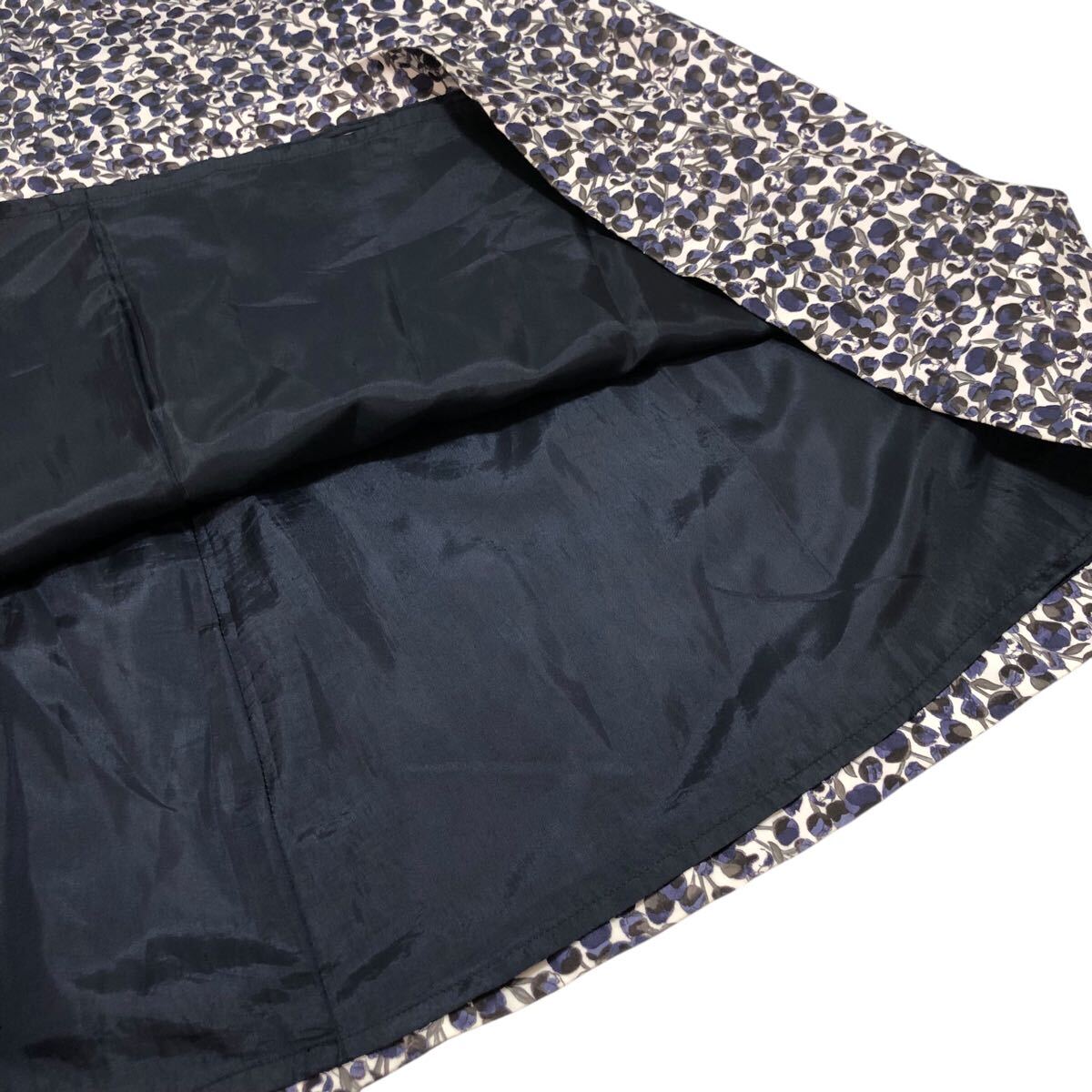 9NG003-73 AMACA アマカ スカート ひざ丈 ウエスト ゴム サイドファスナー レディース 40 L相当 ネイビー 花柄 総柄_画像6