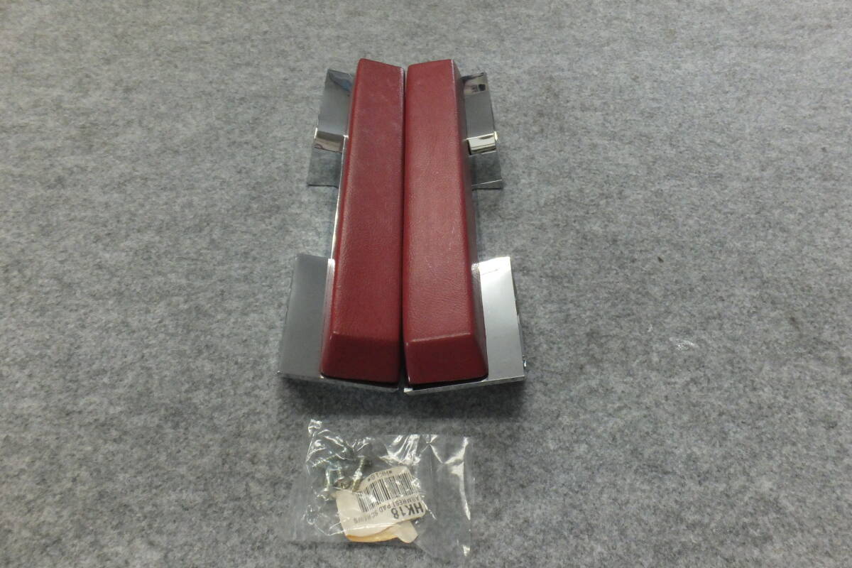1965-1966 マスタング アームレスト＆ベース左右セット　内張りドアパネル用　Mustang Pony Interior 赤　_画像2