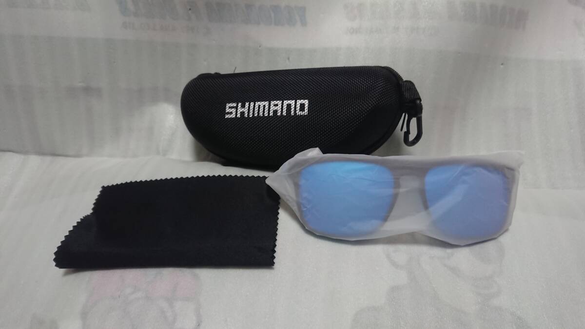 ●　シマノ　SHIMANO UV400保護　偏光サングラス　ブルーミラー 「アウトドア、釣り、運転」　ケース、クロス付き　未使用品□_画像3