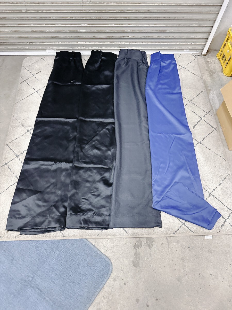 中古 カーテン 4枚セット 遮光カーテン おもり付き ブラック ブルー 無地 インテリア 特大 引取歓迎 茨城県常陸大宮市 0916あわ3 D2 120_画像1