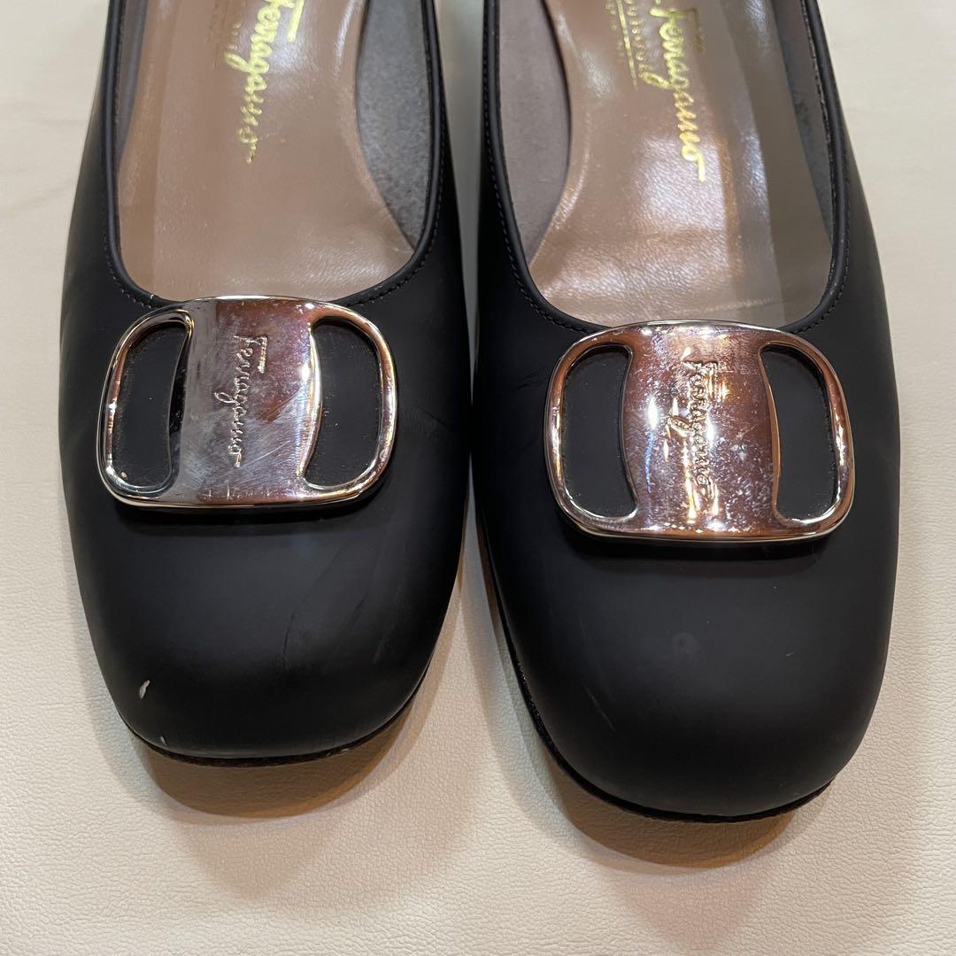 サルヴァトーレフェラガモ パンプス 黒　ヴァラプレート　25cm_画像2