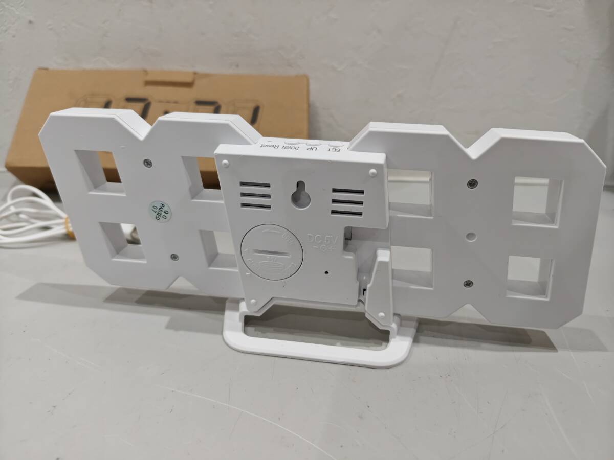 70561★稼働品 綺麗 ホワイト 3Dデジタル目覚まし時(shí)計(jì) 壁 LED