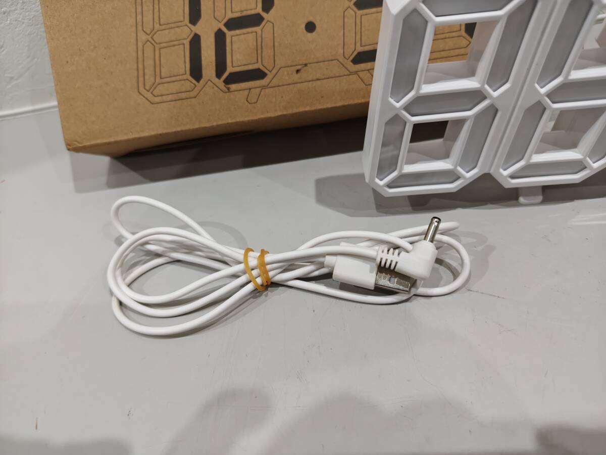 70561★稼働品 綺麗 ホワイト 3Dデジタル目覚まし時(shí)計(jì) 壁 LED