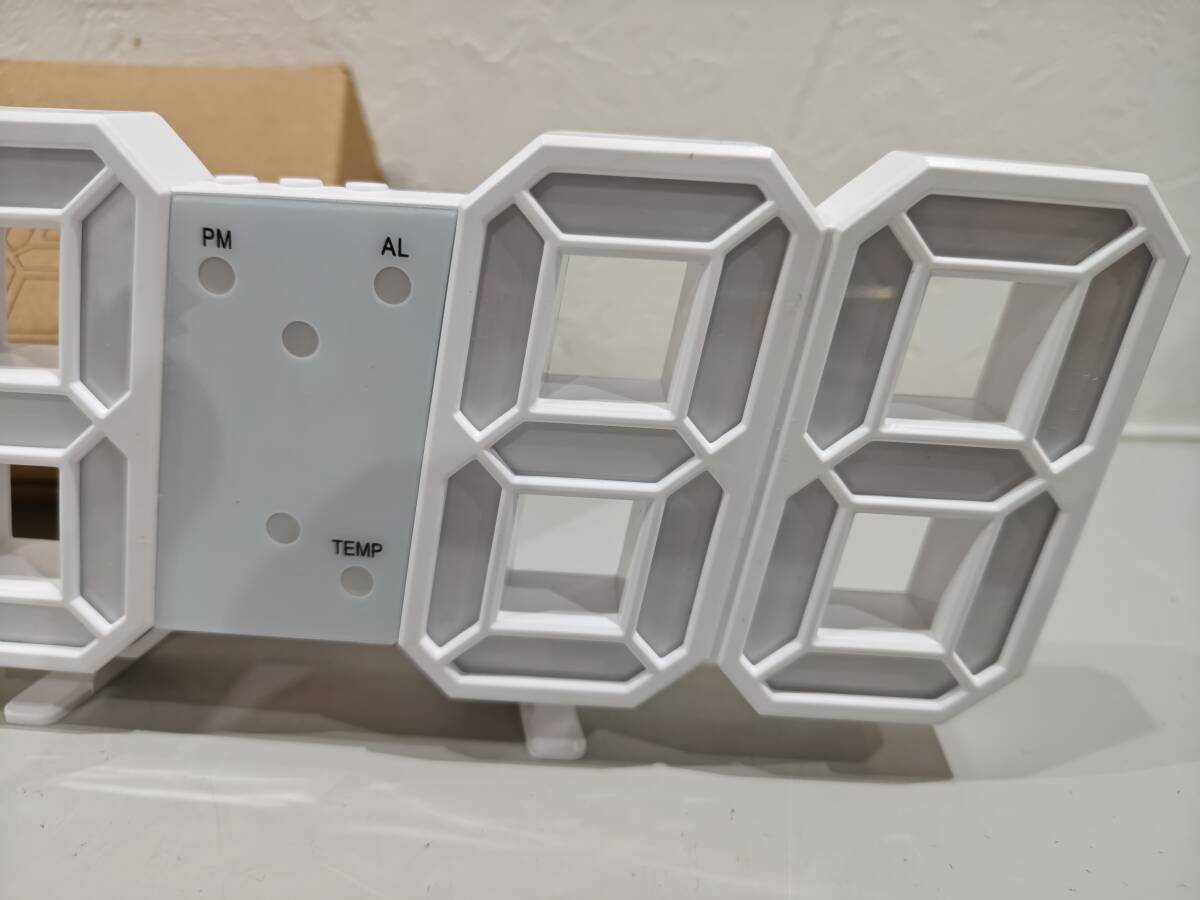 70561★稼働品 綺麗 ホワイト 3Dデジタル目覚まし時(shí)計(jì) 壁 LED