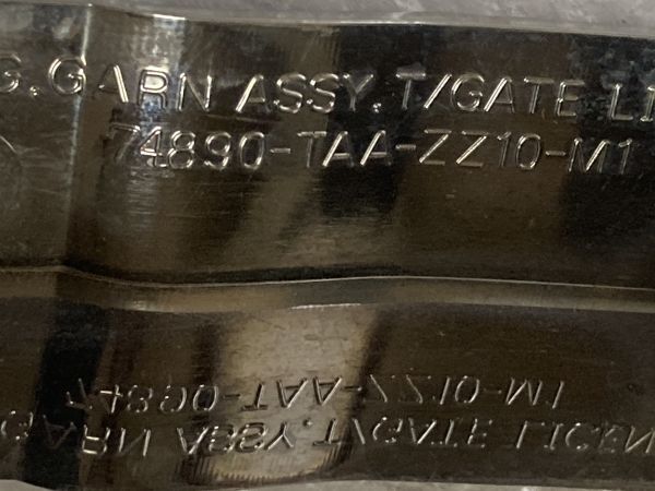 ステップワゴン 6AA-RP5 右リアガーニッシュ フィニッシャ74880-TAA-ZZ10-M1_画像3