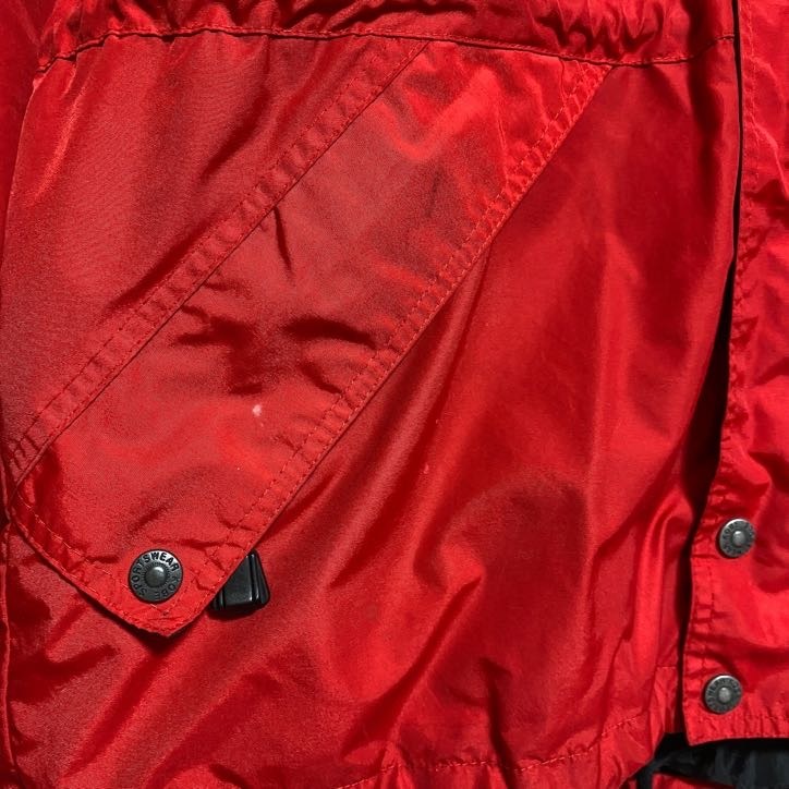 古著 used　長袖ナイロンジャケット　マウンテンパーカー　ワンポイント刺繍　赤　レッド　ビックシルエット　XLサイズ
