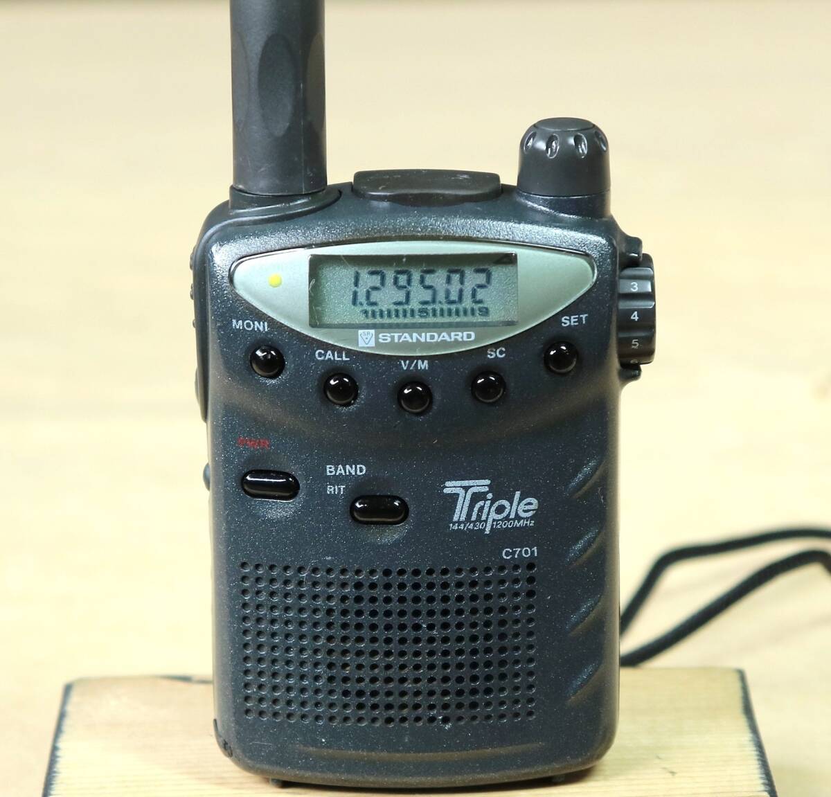 STANDARD スタンダード C701 144/430/1200MHz FMトリプル ハンディー、トーンスケルチ内蔵 ワイド受信 FM/AM 対応済_画像1